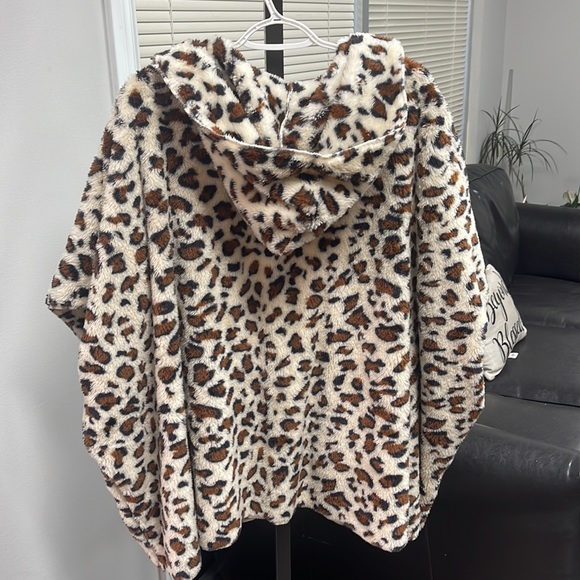 Clothes - Picture 4 of 4